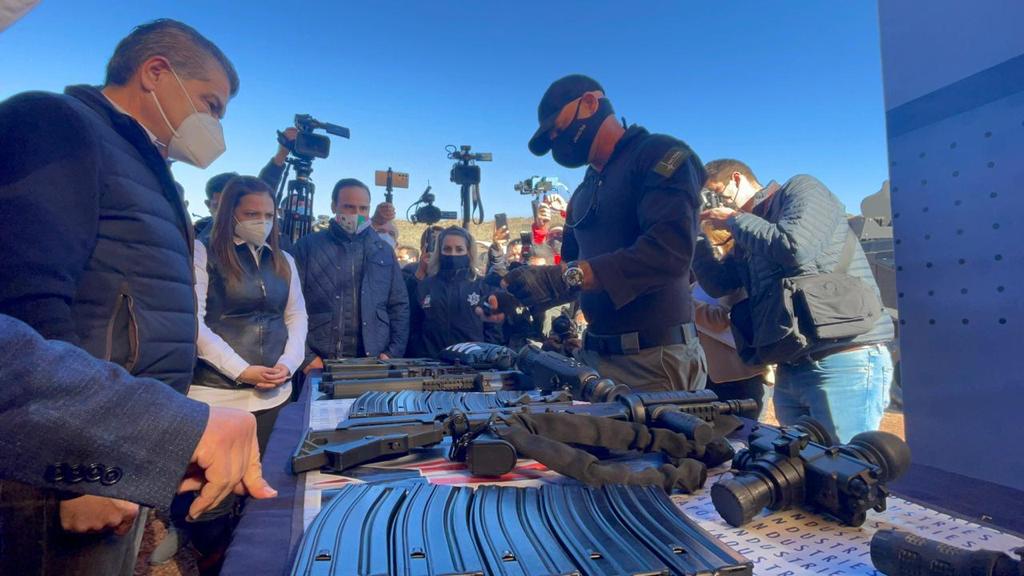 El gobernador de Coahuila, Miguel Ángel Riquelme Solís, llevó a cabo la entrega de armamento. (Especial)