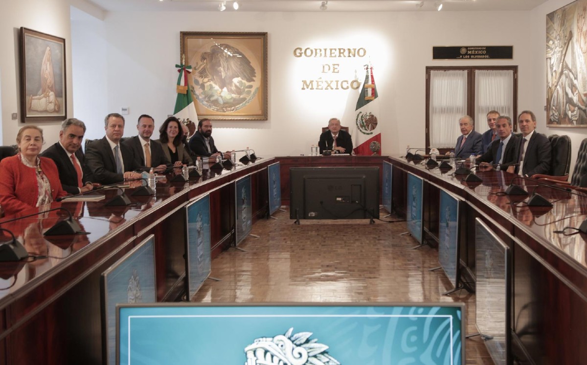 López Obrador se reunió con representantes de las compañías telefónicas. | Twitter