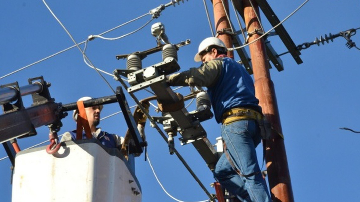 Tras mega apagón, Cenace concluye cortes aleatorios de luz en regiones de México