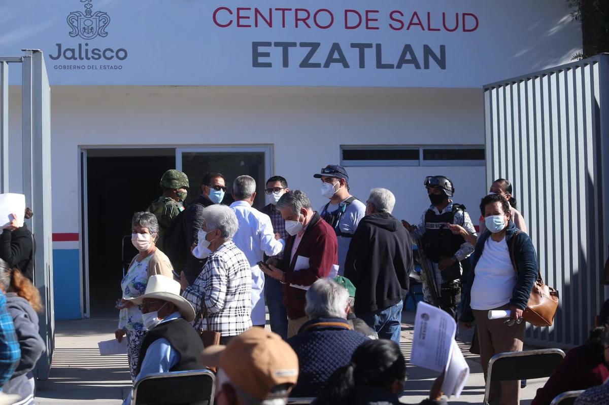 Vacunación de adultos mayores en Etzatlán, Jalisco (Fernando Carranza)