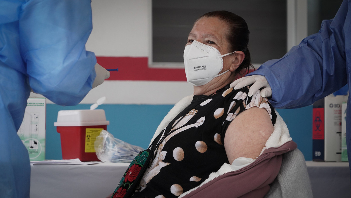 Vacunación de adultos mayores en Jalisco (Cortesía)