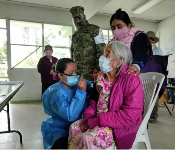 Se vacuno a una mujer de 120 años de Veracruz| Foto: Especial