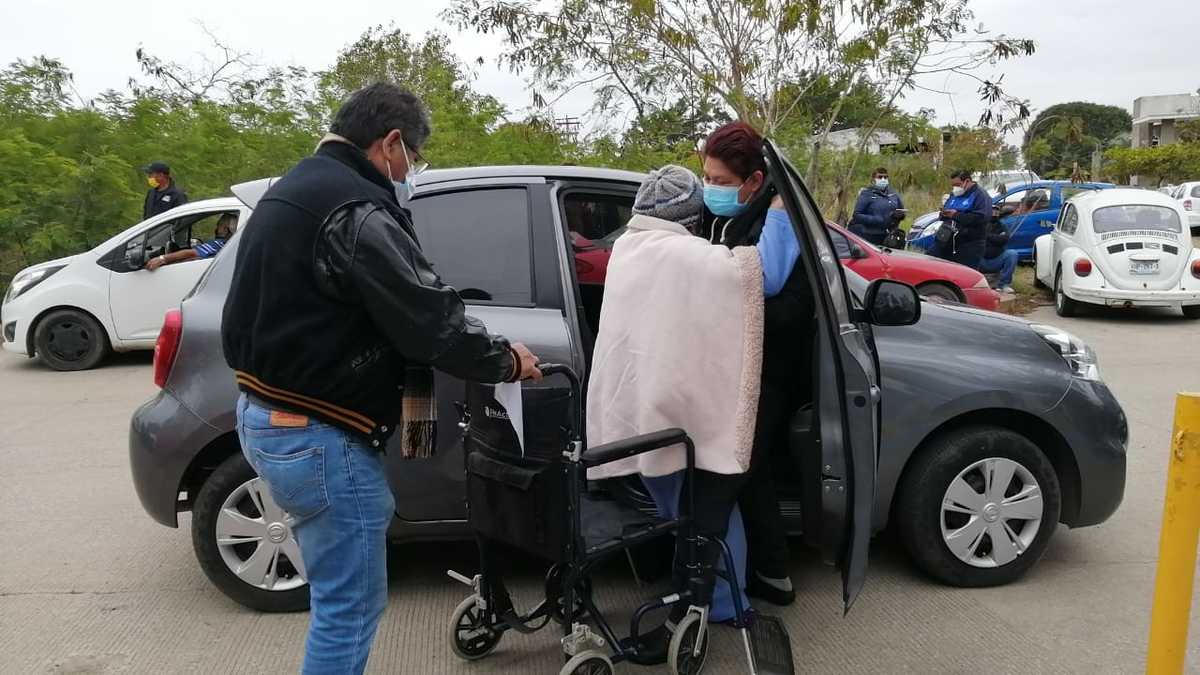 Abuelitos recibirán vacuna covid. (Pablo Reyes)