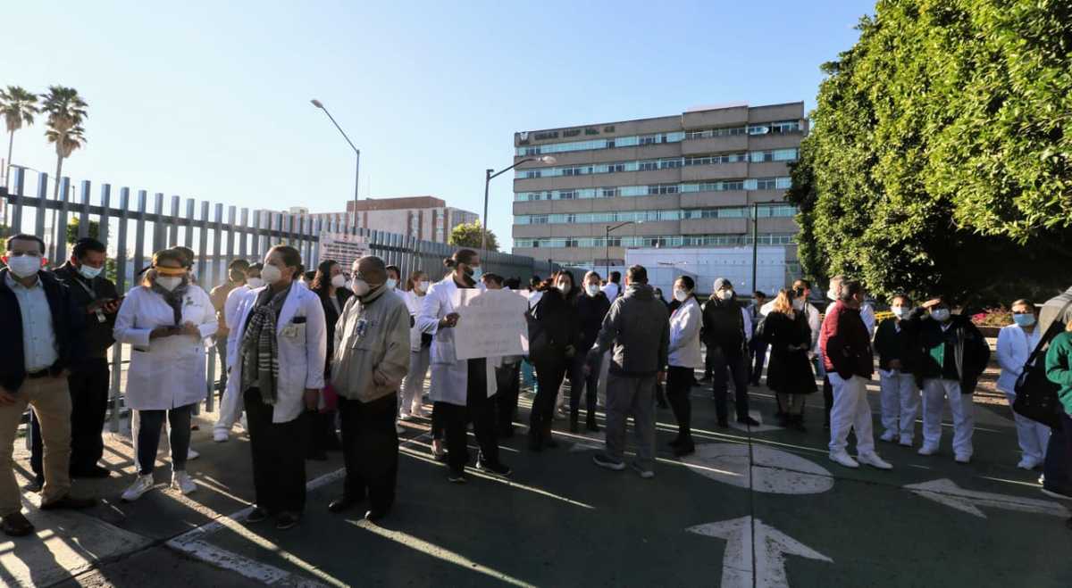 Atienden a manifestantes de UMAE 48 del IMSS. Fotos: Cortesía
