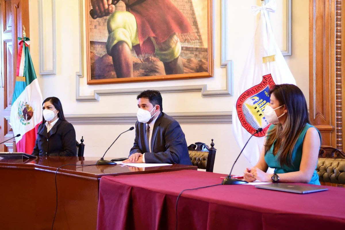 Ayuntamiento registra 415 quejas contra funcionarios públicos. (Especial)
