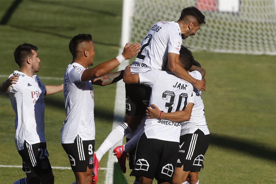 Colo-Colo se quedó en la primera división de Chile (EFE)