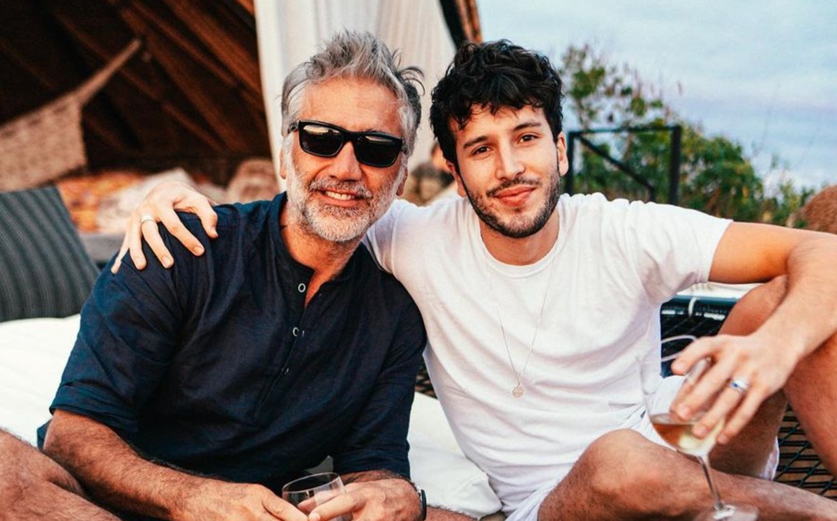 El colombiano visitó al cantante mexicano. (Instagram)