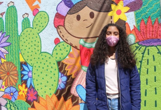 Scarlett Martínez Hernández, estudiante en San Luis de la Paz, fue reconocida por la creación del mural denominado “Despedida”.