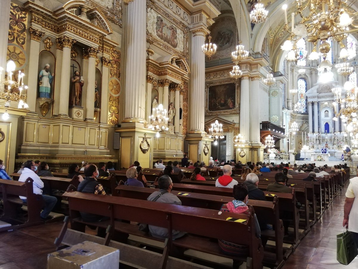 Leoneses asisten a misa en Catedral pese a pandemia. Foto: Daniela Béjar