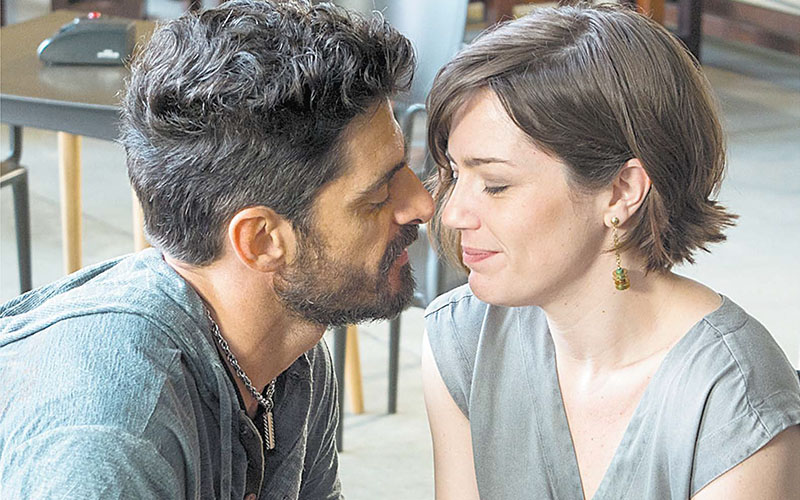 Con Marcello Pereira (interpretado por Julio Machado), su pareja, se enfrenta a otros problemas. (Especial)