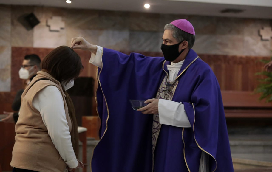 Miércoles de ceniza en medio de la pandemia en Torreón. (Mauricio Román)