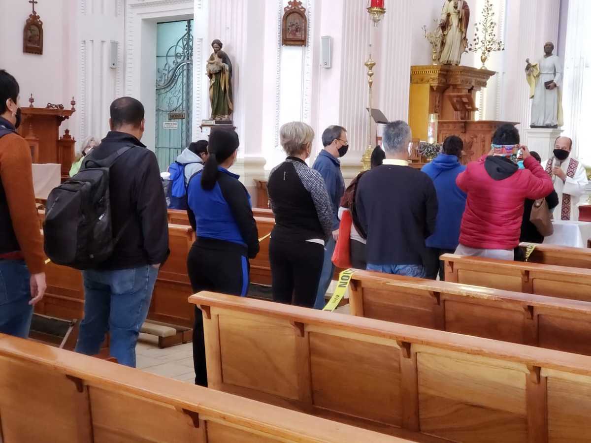 Se siguieron los protocolos establecidos  durante el miércoles de ceniza. (Diana Barajas)