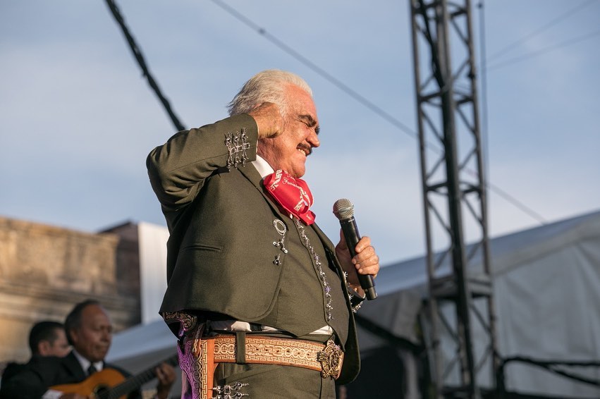 Vicente Fernández reaparece en redes sociales tras acuso de abuso sexual