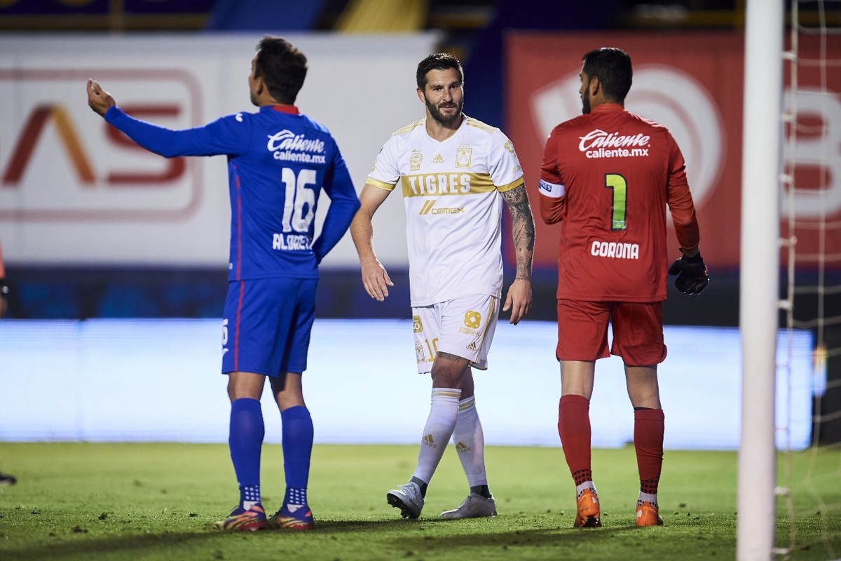 André-Pierre Gignac ante Cruz Azul (Mexsport)