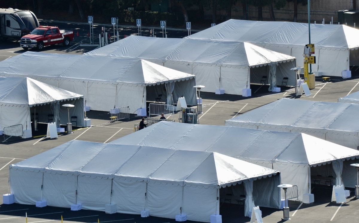 Cierran centro de vacunación covid-19 de Disneyland. ¿Cuándo abre?, Foto: Jeff Gritchen/MediaNews Group/Orange County Register vía Getty Images