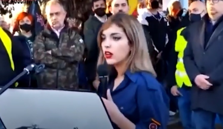 Isabel Peralta realizó las frases en una marcha de nazis en España. | Captura de video