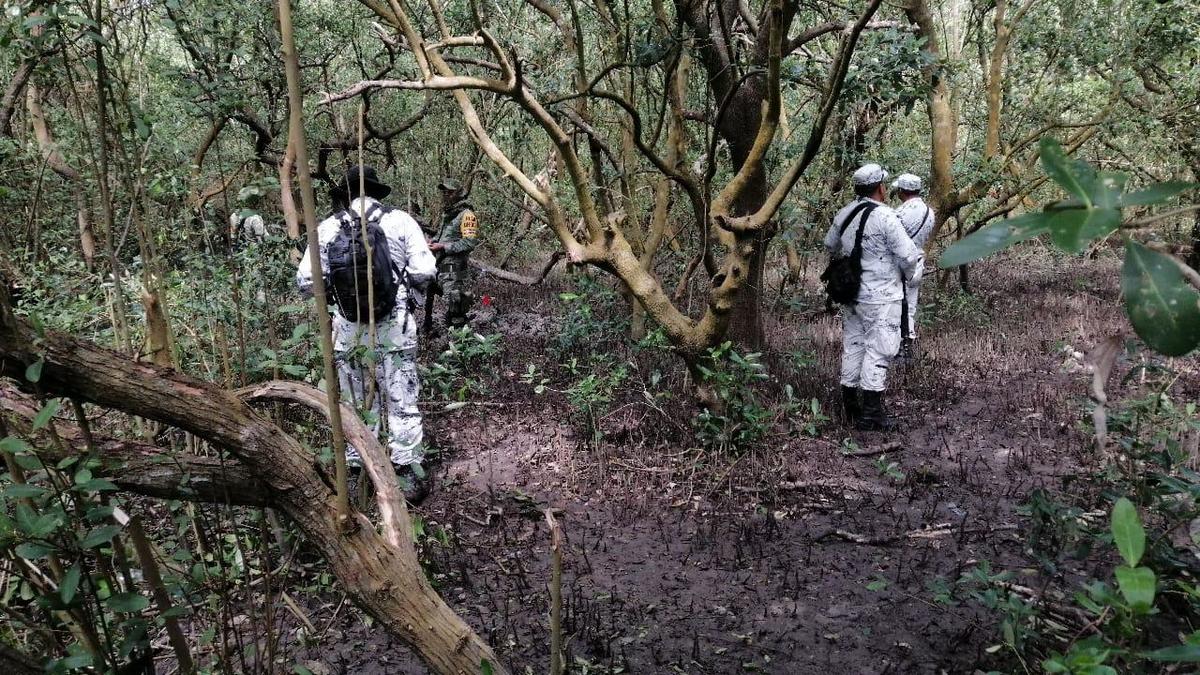 Las fosas clandestinas son resguardadas por las autoridades. (Especial)