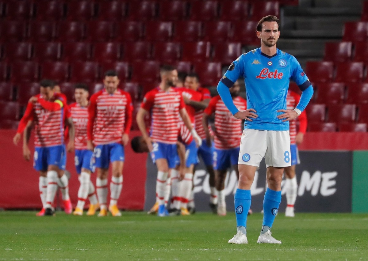 Napoli no pudo sin Hirving Lozano y perdió ante Granada en Europa League (Reuters)
