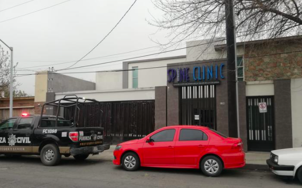 Spine Clinic fue clausurada por vender clandestinamente vacunas anticovid. Foto: Especial.