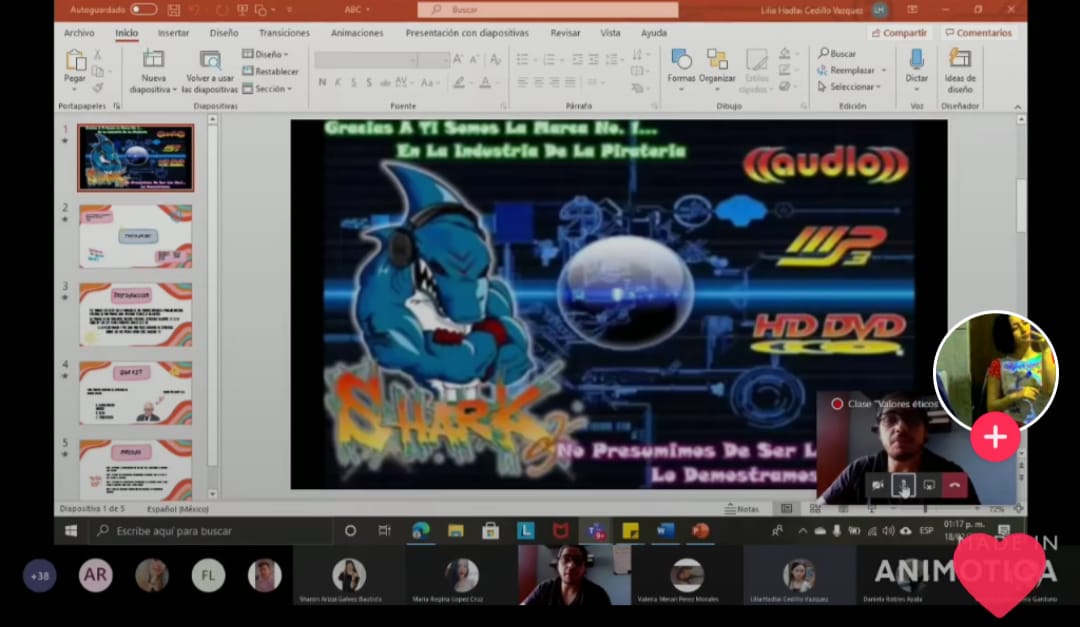 Un grupo de estudiantes sorprendió con una presentación muy 'pirata'