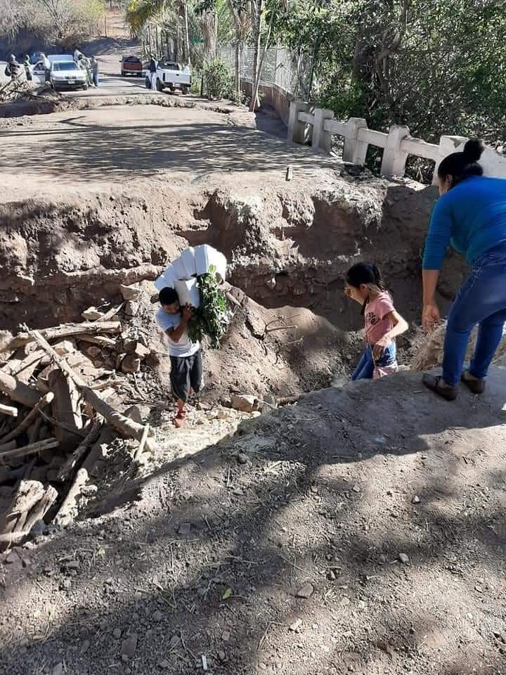 Los delincuentes usan maquinaria pesada para realizar las zanjas. (Jocelyn Estrada)