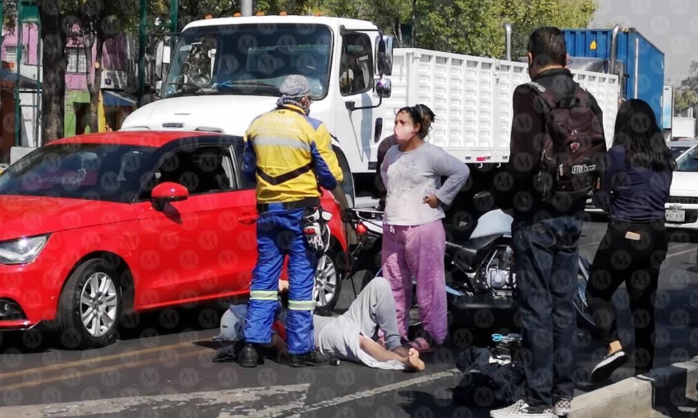 Elementos del ERUM atendieron al hombre herido. (Jorge Becerril)