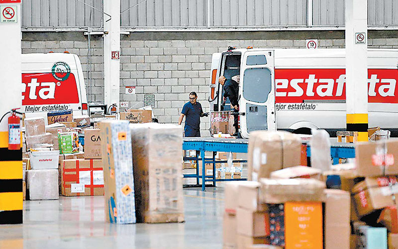 La empresa comprará mil 190 vehículos para sus operaciones. (Reuters)