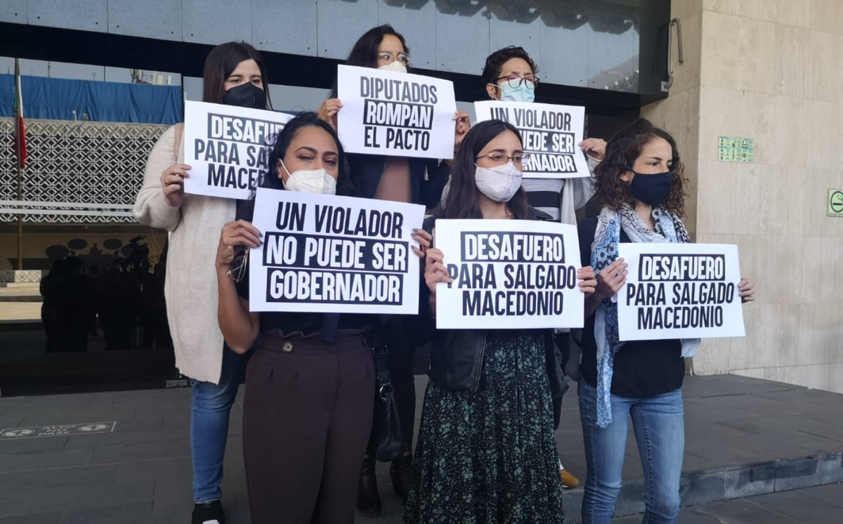 Las manifestantes protestaron contra la candidatura del abanderado de Morena a la gubernatura de Guerrero. (Fernando Damián)