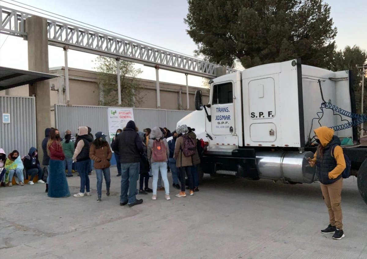 Protesta de trabajadores de la empresa Yitani en Tepeji del Río. (Francisco Villeda)