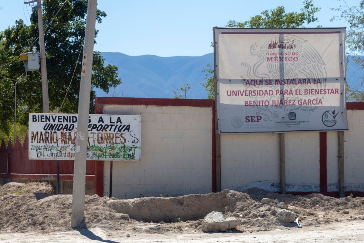 Construcción de la Universidad para el Bienestar Benito Juárez García, ubicada en Zinacatepec, Puebla. (Andrés Lobato)