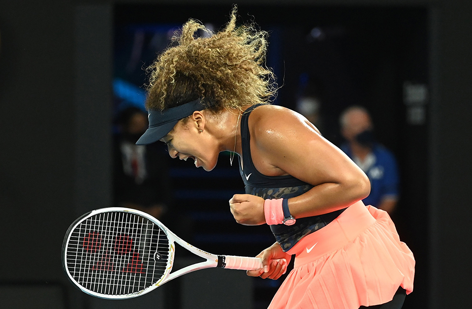 Naomi Osaka se convirtió en la campeona del Abierto de Australia tras vencer en sets corridos a Jennifer Brady por 6-3 y 6-4.