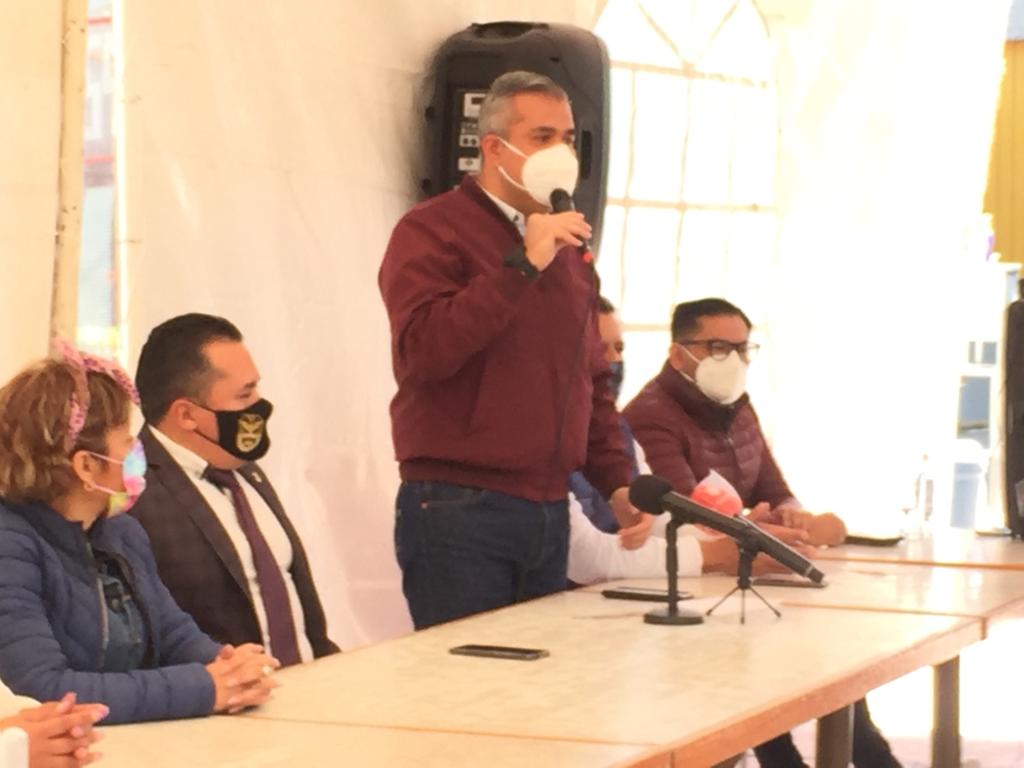 Los adultos mayores que acudan deberán presentar su credencial del INE. (Alejandra Gudiño)