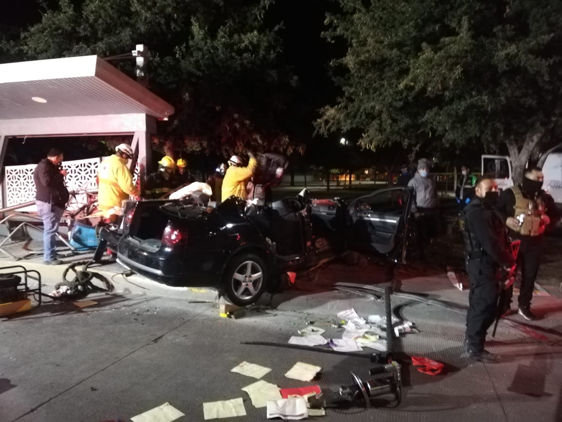 Un aparatoso accidente dejó como saldo a cinco personas sin vida. (Milenio Digital)