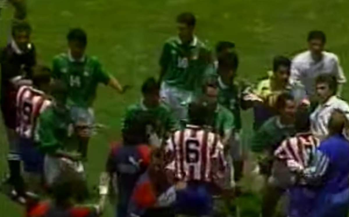 Batalla campal en el México vs Atlético de Madrid (Captura Televisa)