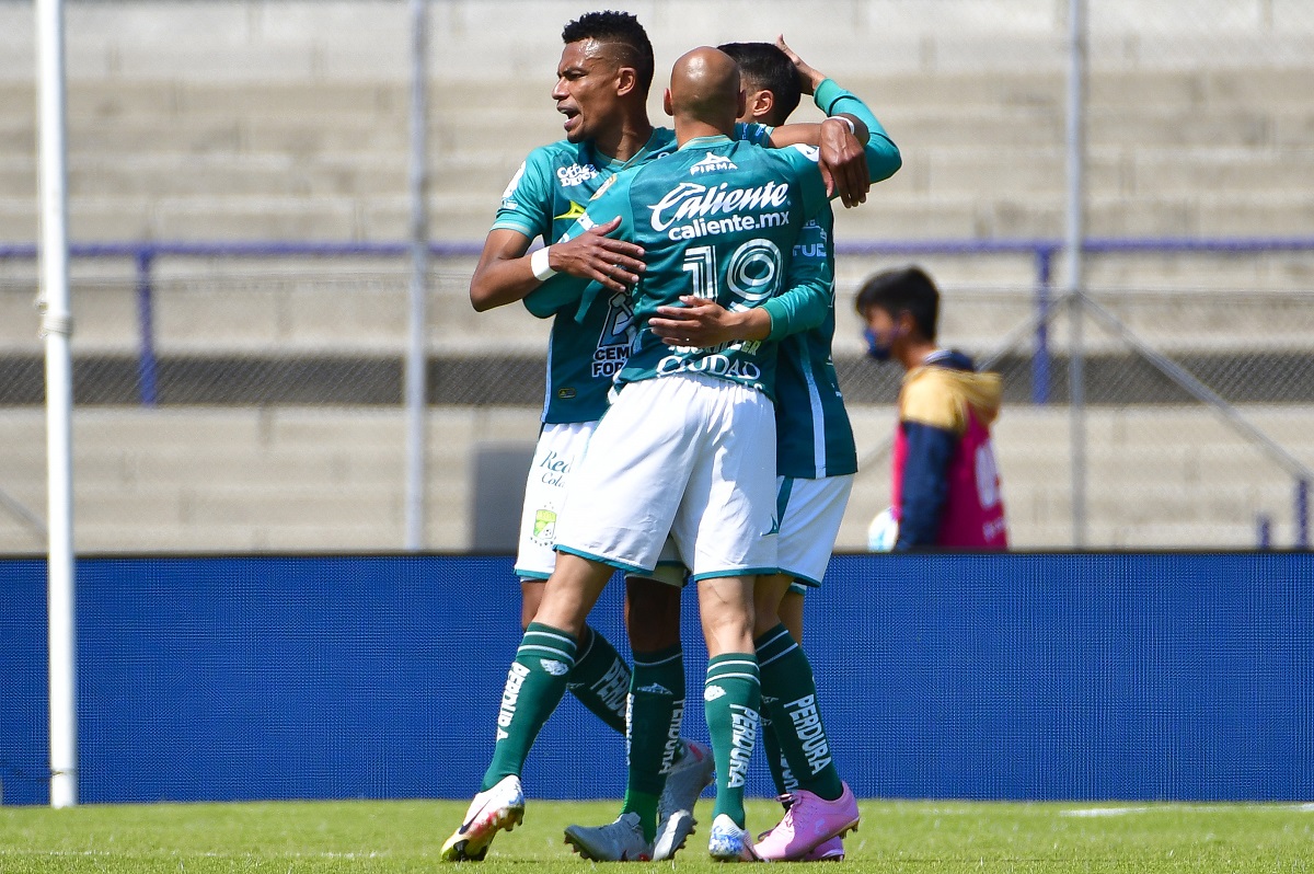 Jugadores de León en festejo tras triunfo sobre Pumas (Imago7)