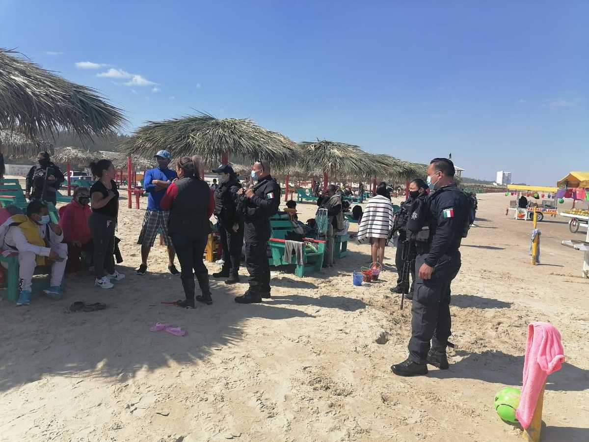 Turistas en Playa Miramar. (Anahy Meza)