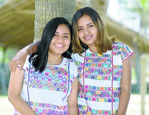 Celia y Laura son originarias de Ometepec. Discos Corasón
