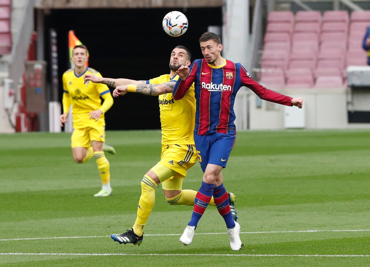 Clément Lenglet en el partido ante el Cádiz en el Camp Nou (Reuters)