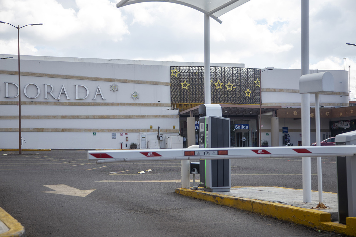 Crisis económica en los centros comerciales. (Andrés Lobato)