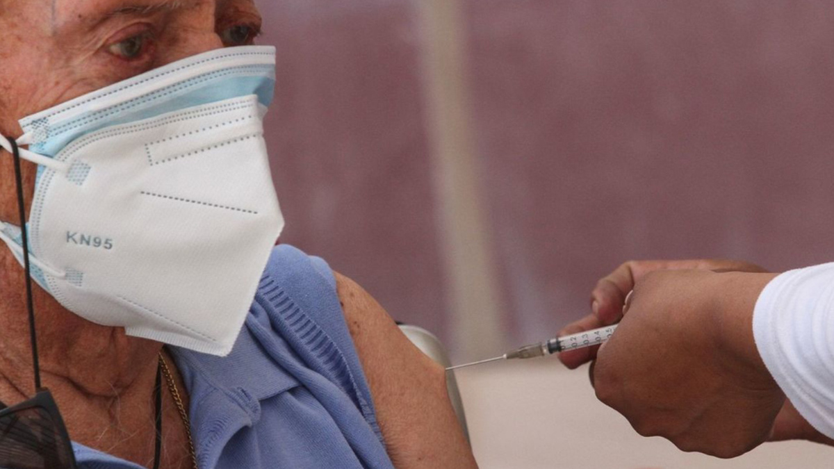 Inicia la vacunación anticovid para adultos mayores de Ecatepec