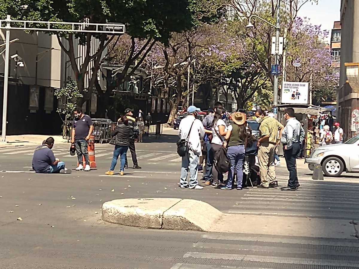 La manifestación afecta los carriles centrales y laterales.