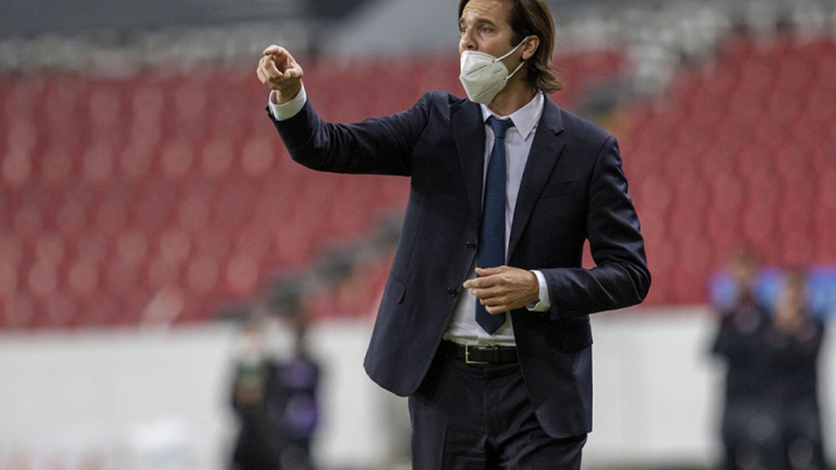“No está en la alineación y no participó”: Solari sobre Viñas