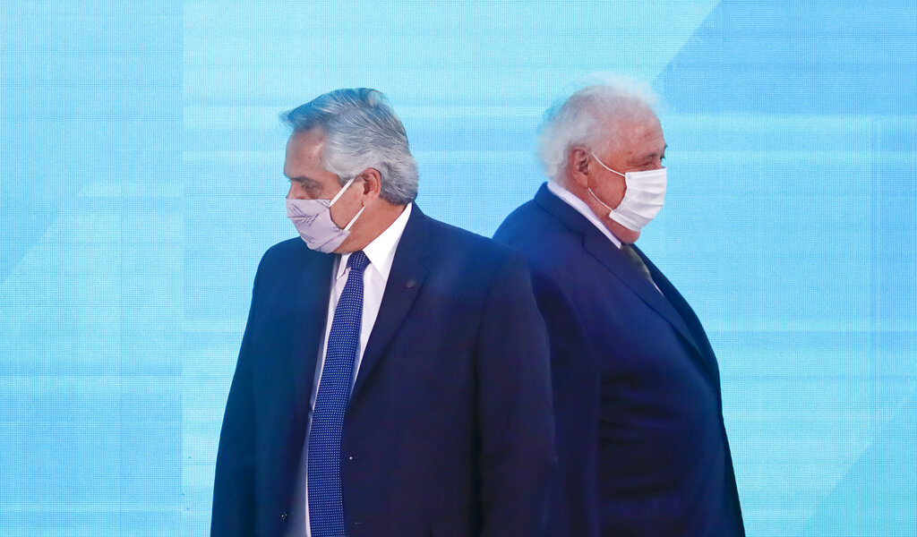 El presidente Alberto Fernández pidió la renuncia de Ginés González García dos días antes de su viaje a México. (AP)