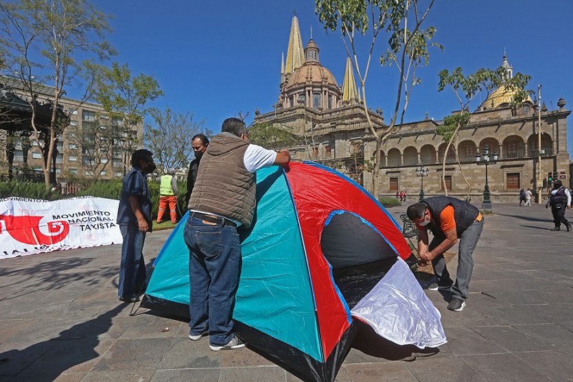 Taxistas protestan a las afueras del Palacio de Gobierno (Fernando Carranza)