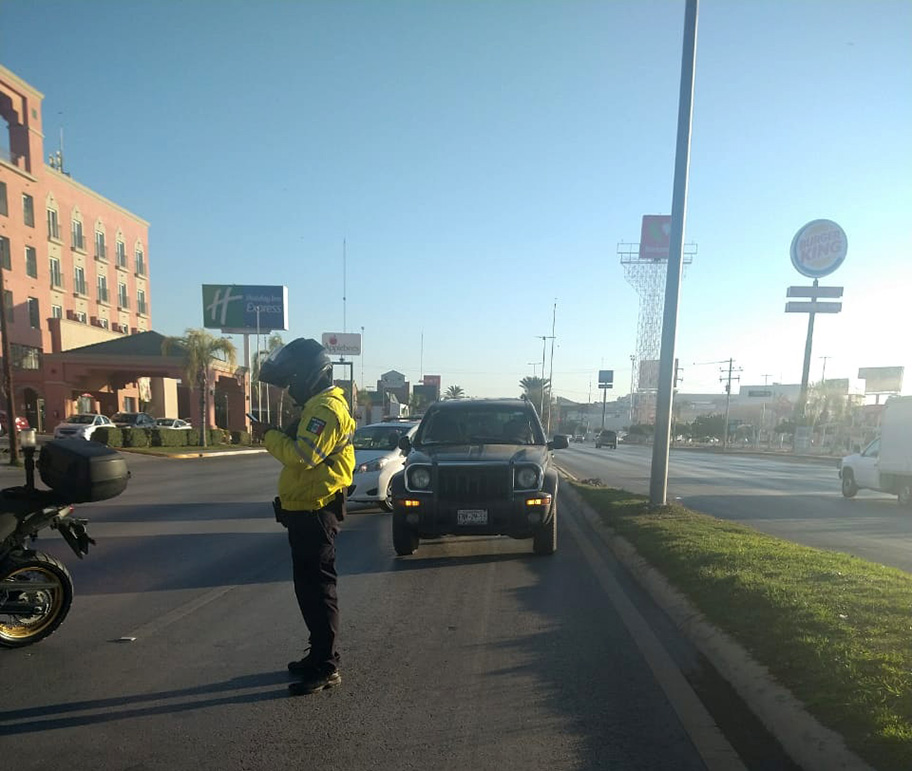 La conductora fue alcanzada sobre el bulevar Independencia a la altura de la calle Rodríguez. (Especial)