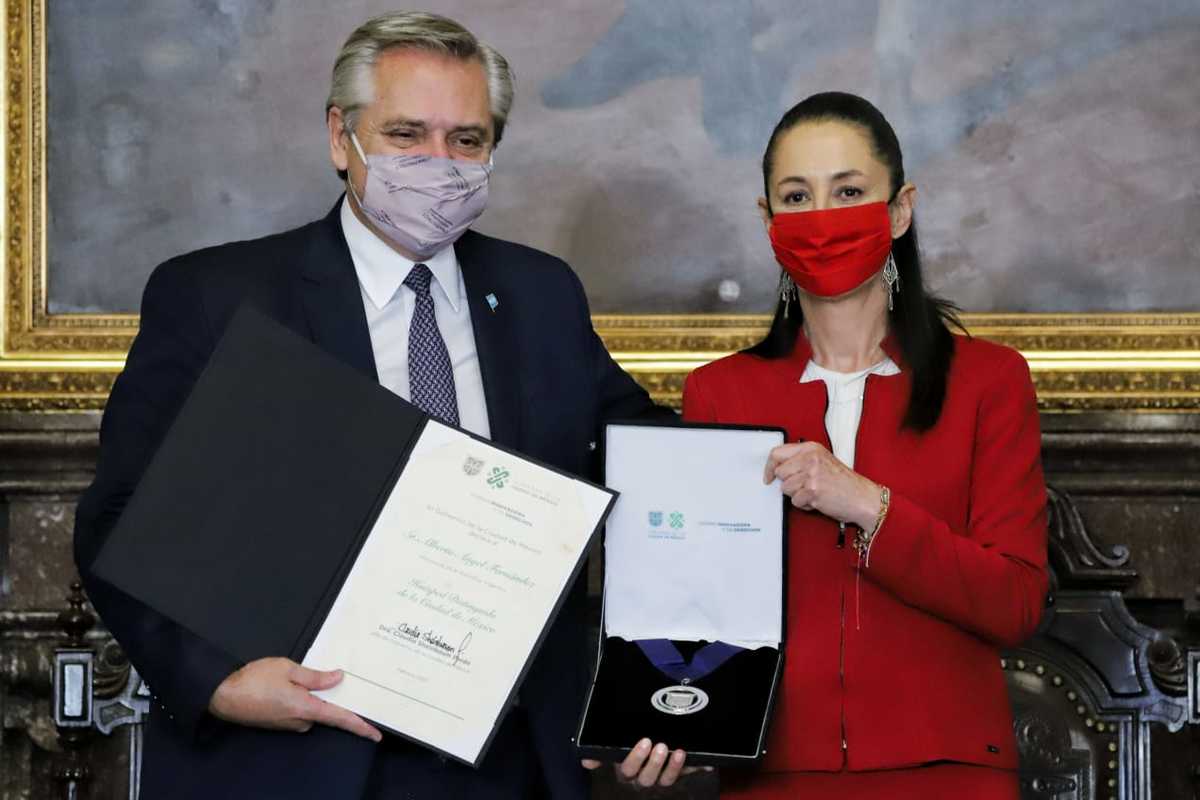 El mandatario fue galardonado con la medalla y reconocimiento | Especial