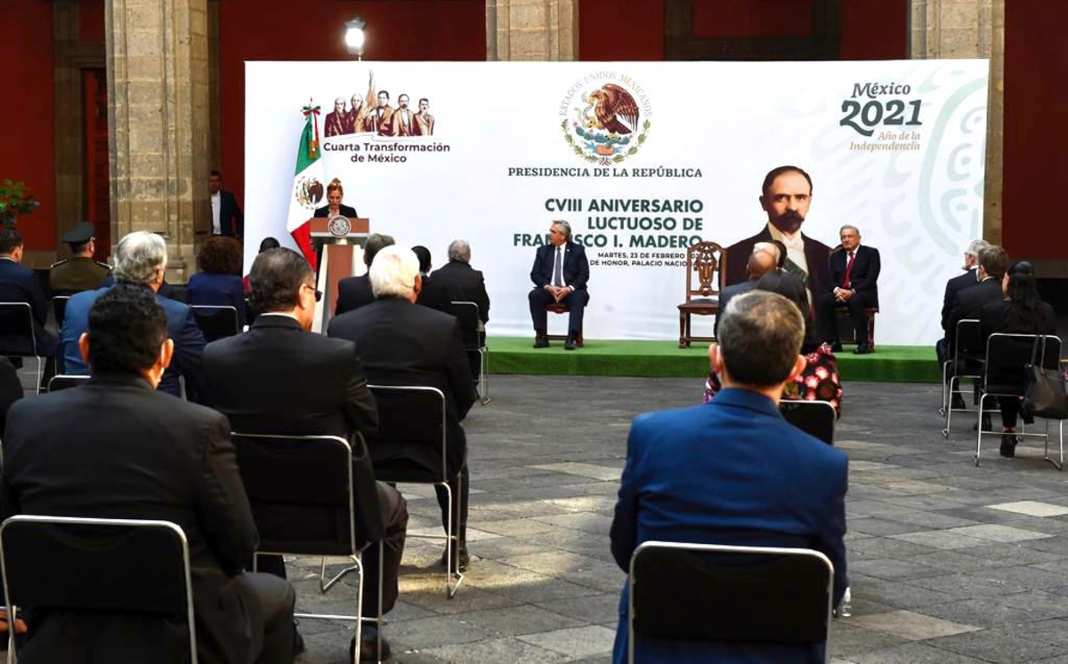 Los presidentes de México y Argentina durante la ceremonia en honor a Francisco I. Madero. (Pedro Domínguez)