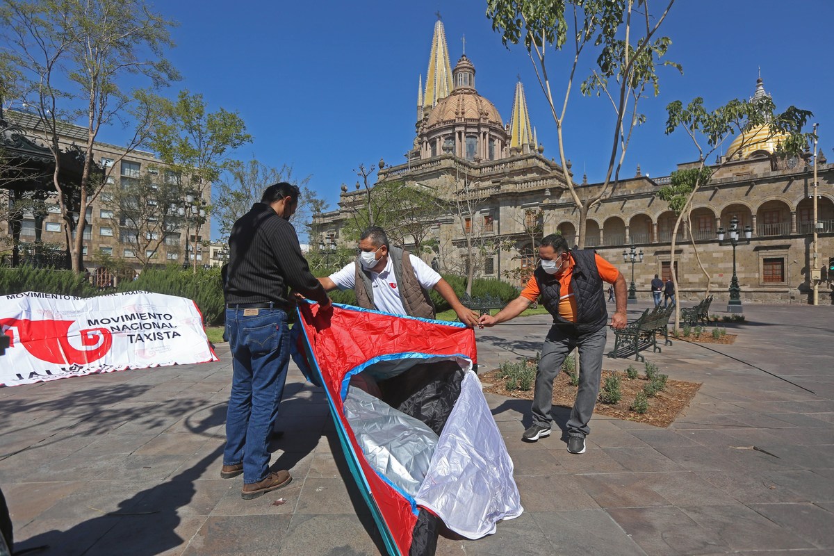 Taxistas levantan su huelga de hambre. (Fernando Carranza)