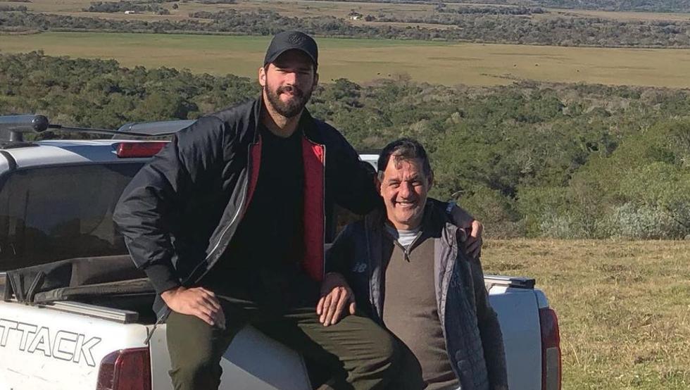 Alisson Becker y su padre (Especial)