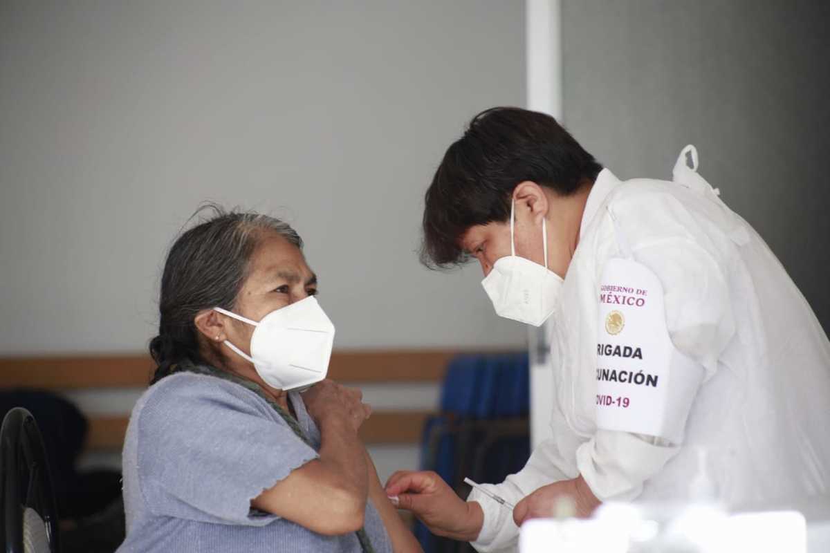 Arranca vacunación anticovid de adultos mayores en Cholula. (Andrés Lobato)